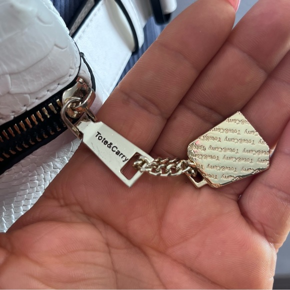 Tote Carry Vegan Leather Backpack
Crocodile Skin - Picture 16 of 16